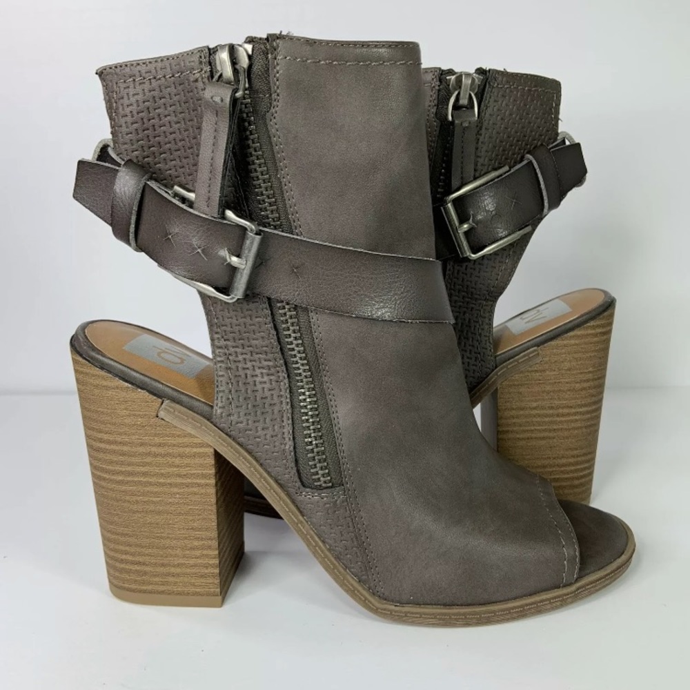 🌸 DV Faux Leather Block Heel w/ Buckles Peep Toe Size 9